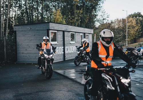 How to Stay Safe and Focused While Riding a Motorcycle